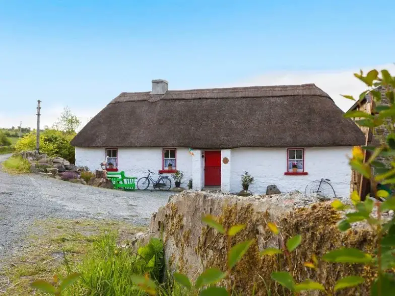 11 casas de campo con techo de paja de cuento de hadas Airbnbs en Irlanda