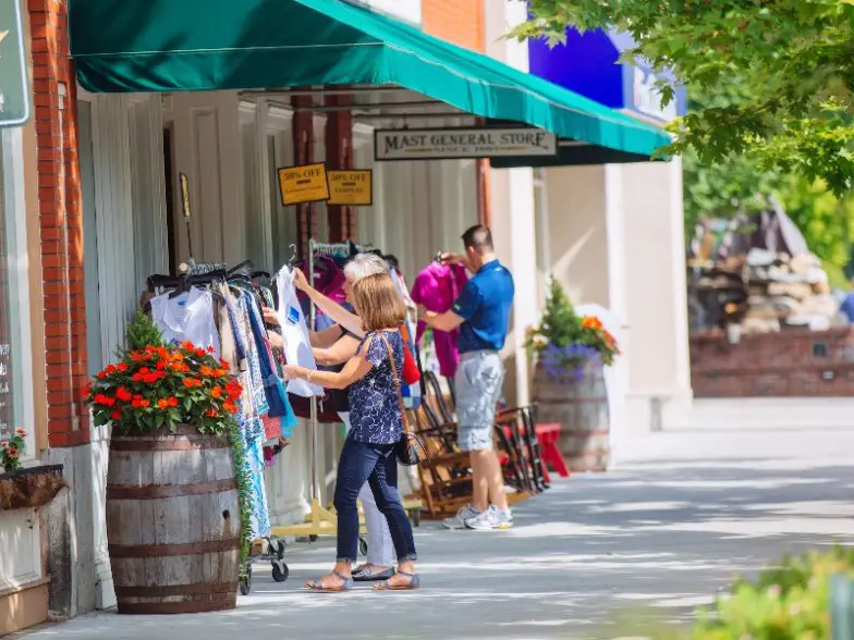 7 mejores cosas para hacer en Hendersonville, Carolina del Norte