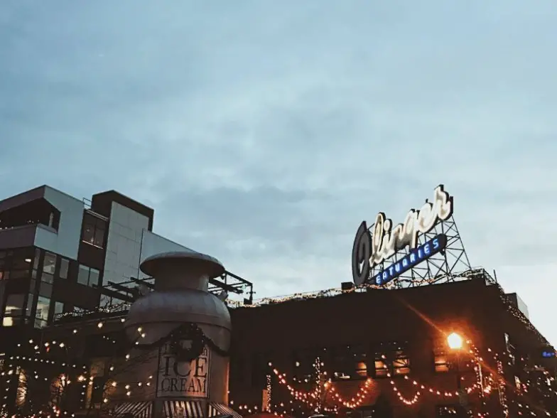 Este restaurante de moda en Denver fue una vez el hogar de un depósito de cadáveres