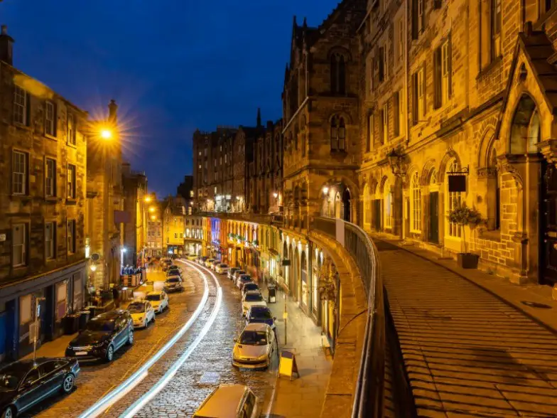 Casco antiguo de Edimburgo por la noche