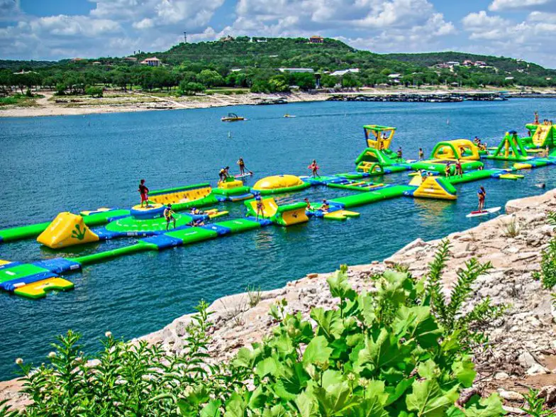 Lake Travis Waterloo Adventures es un parque acuático único en Texas