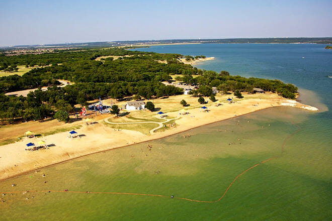 Las 10 mejores playas cerca de Dallas, TX: los lugares más cercanos a la playa del lago y el océano