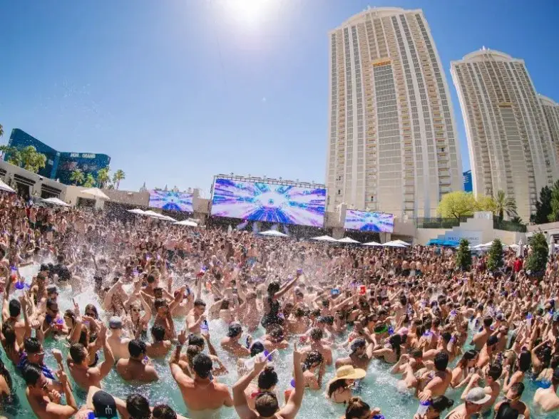 Las 8 mejores fiestas en la piscina de Las Vegas