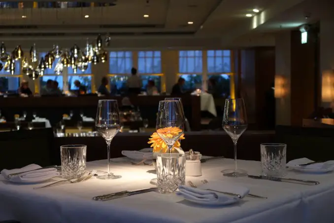 PARK HYATT HAMBURGO: CENA EN EL RESTAURANTE APPLES