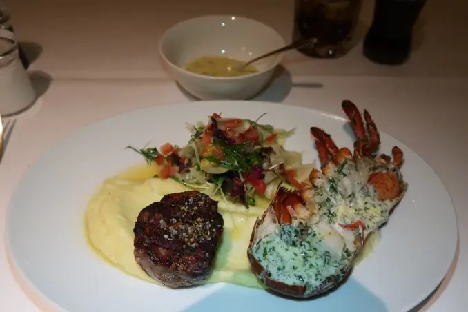 PARK HYATT HAMBURGO: CENA EN EL RESTAURANTE APPLES