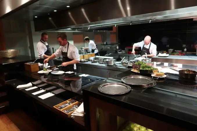 PARK HYATT HAMBURGO: CENA EN EL RESTAURANTE APPLES