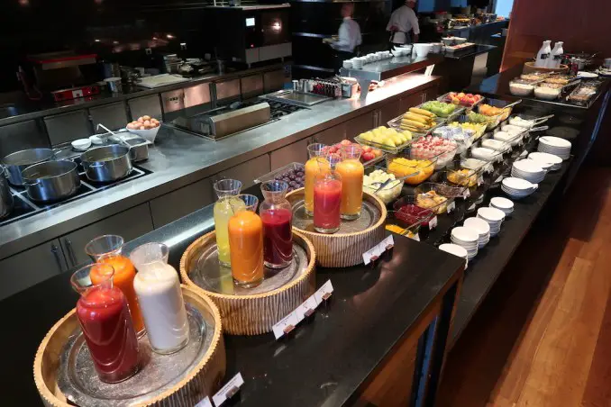 PARK HYATT HAMBURGO: DESAYUNO EN EL RESTAURANTE APPLES