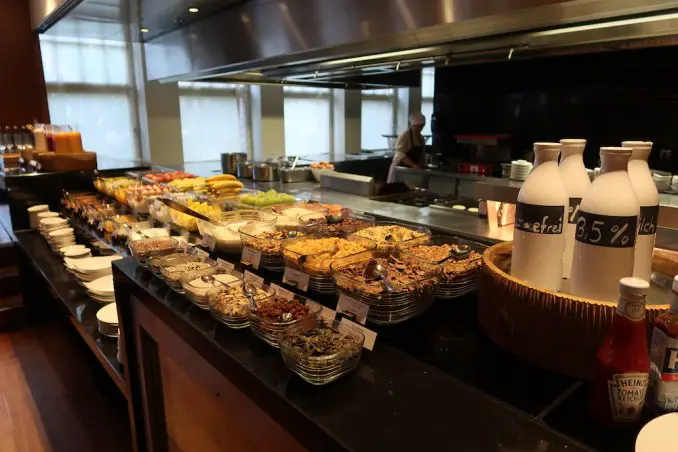 PARK HYATT HAMBURGO: DESAYUNO EN EL RESTAURANTE APPLES