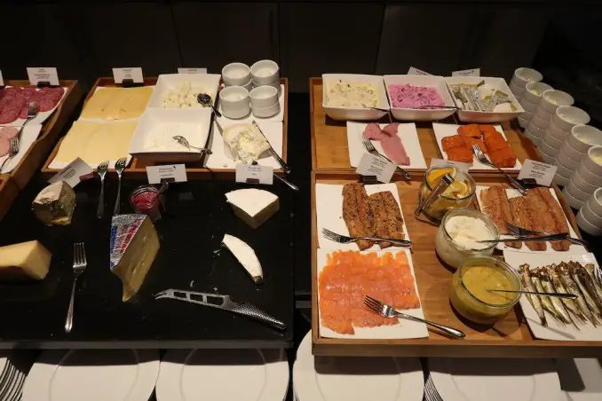 PARK HYATT HAMBURGO: DESAYUNO EN EL RESTAURANTE APPLES