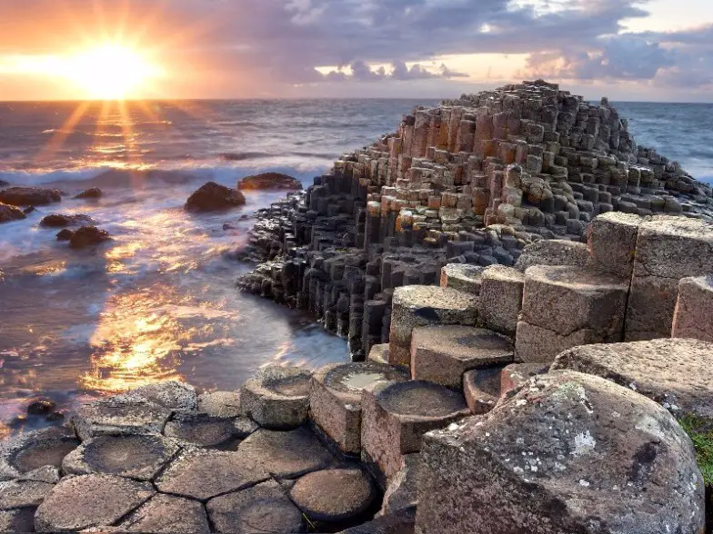 Por qué Giant's Causeway es la atracción más famosa de Irlanda del Norte