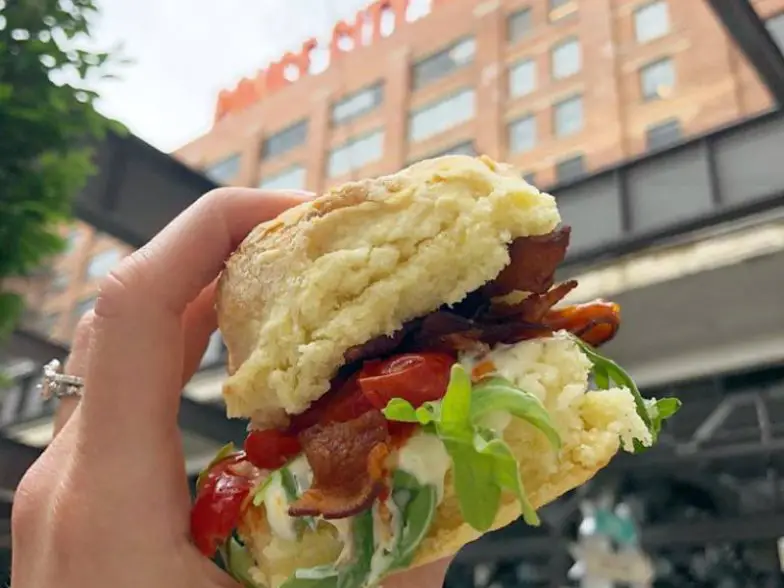 Pruebe las galletas tradicionales en Callie's en Virginia Highlands
