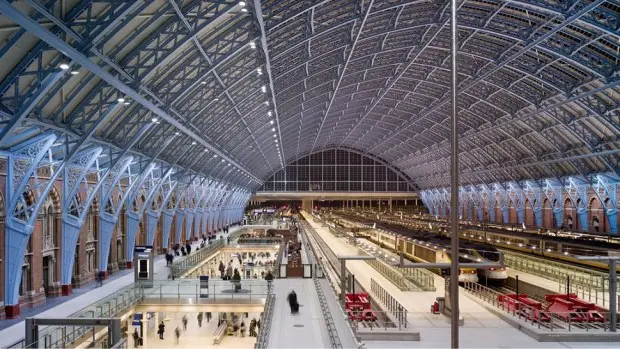 ESTACIÓN INTERNACIONAL DE ST PANCRAS, LONDRES, REINO UNIDO