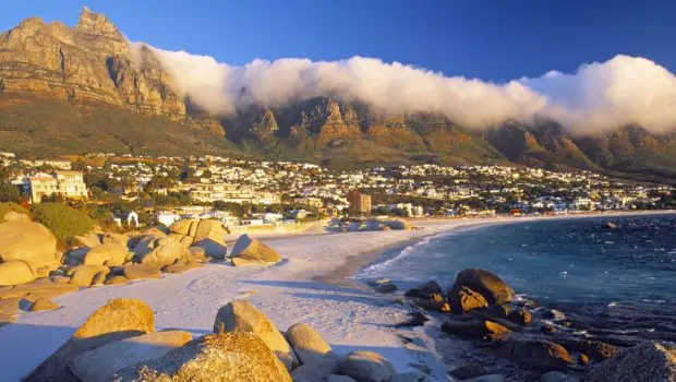 RELÁJATE EN LAS PLAYAS URBANAS MÁS HERMOSAS DEL MUNDO