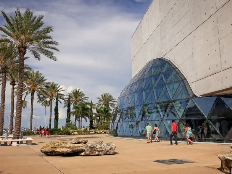 Una guía local de los 10 mejores museos de St. Petersburg, Florida