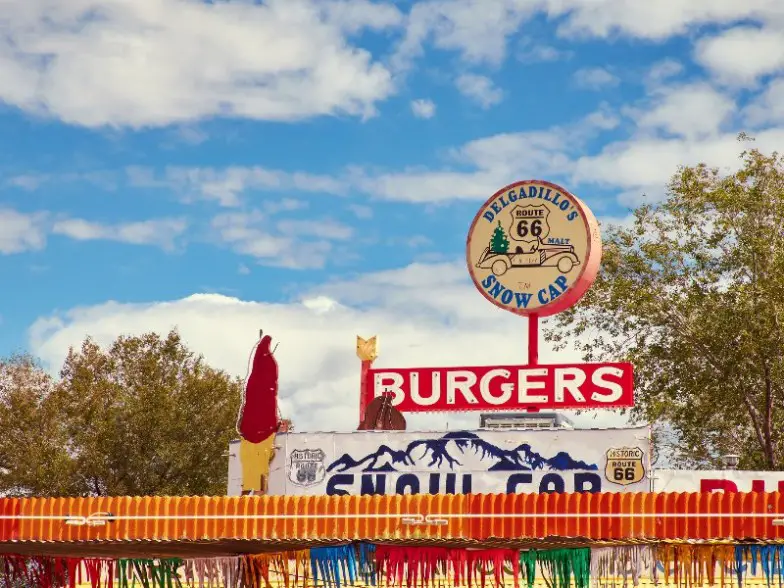 Visite el autocine Snow Cap de Delgadillo en la ruta 66 de Arizona